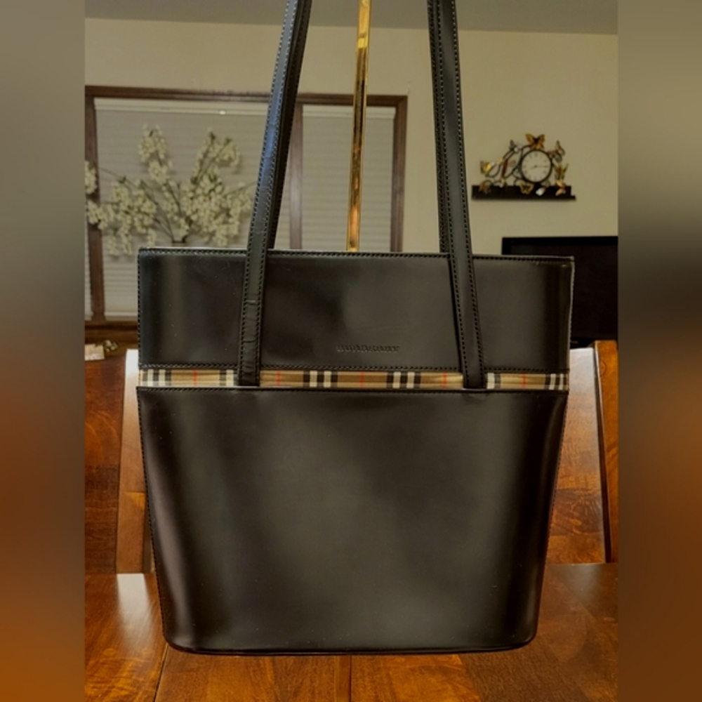 BURBERRY Leather Handbag